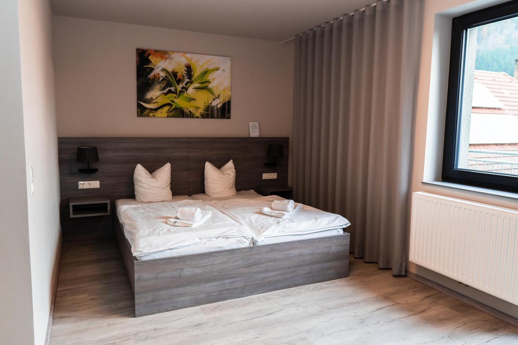 Hotel Zur Schonenburg Schonberg am Kamp Bagian luar foto